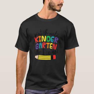 Kindergarten Pass auf Kindergarten auf T-Shirt