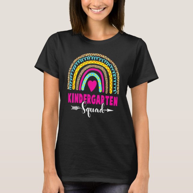 Kindergarten Rainbow Girls Boys Teacher Team Kinde T-Shirt (Vorderseite)