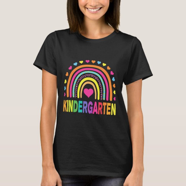 Kindergarten Rainbow Girls Boys Teacher Team Kinde T-Shirt (Vorderseite)