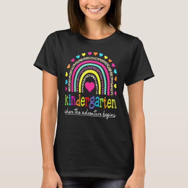Kindergarten Rainbow Girls Boys Teacher Team Kinde T-Shirt (Vorderseite)