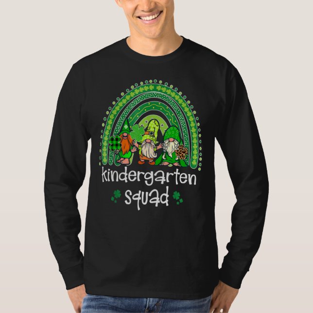 Kindergarten Squad Rainbow Gnome Happy St Patricks T-Shirt (Vorderseite)