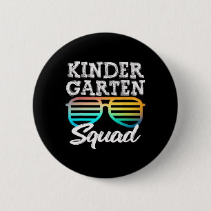 Kindergarten Squad vergnügt Kinder wieder in die S Button