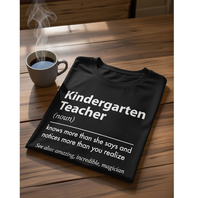 Kindergarten Teacher Definition Knows More , Funny T-Shirt (Von Creator hochgeladen)