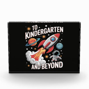 Kindergarten und darüber hinaus Astronaut Zurück z Fotoblock