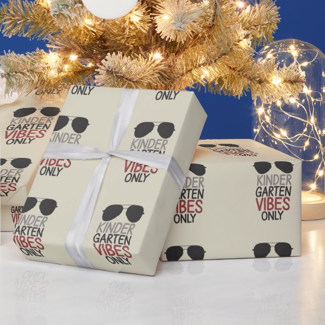 Kindergarten Vibes nur zurück zur Schule Geschenkpapier (Feiertage)