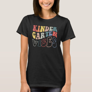 Kindergarten Vibes Retro Groovy Erster Schultag T-Shirt