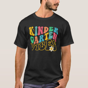 Kindergarten Vibes Vintag Retro Groovy Blume Pro T-Shirt