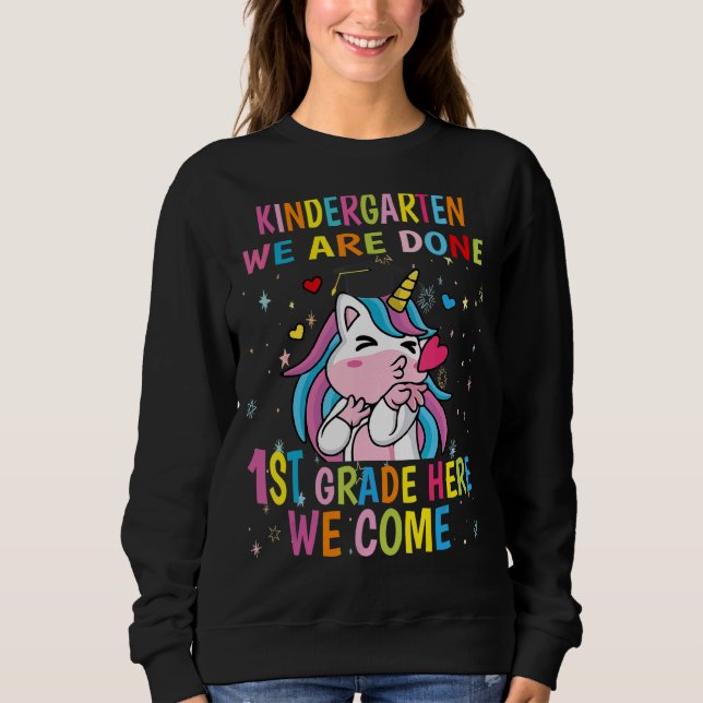 Kindergarten We Are Done 1st Grad Here We Come Sweatshirt (Vorderseite)