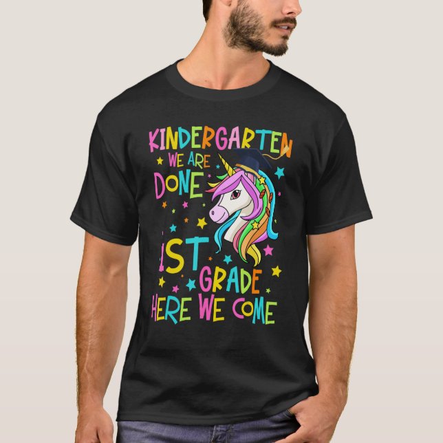 Kindergarten We Are Done 1st Grade Graduation Unic T-Shirt (Vorderseite)