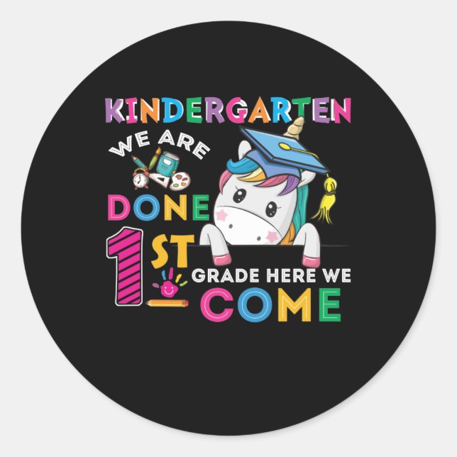 Kindergarten Wir sind fertig 1. Klasse hier kommen Runder Aufkleber (Vorderseite)