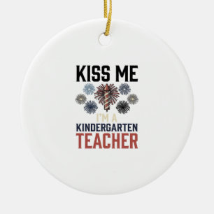 Kindergartenlehrer Feuerwerk Vintage-Shirt-Design Keramik Ornament