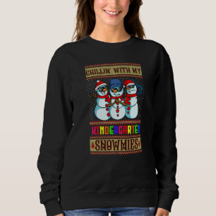 Kindergartenlehrer Niedliche Kinder mit m Sweatshirt