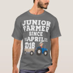 Kinderjunge Bauer Seit April 2016 Geburtstag T-Shirt<br><div class="desc">Kinderjunge Bauer Seit April 2016 Geburtstag .</div>