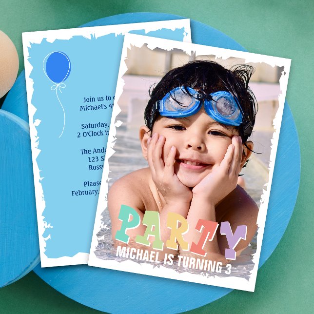 Kinderparty mit Niedlichem Foto Blue Birthday Einladung (Make your little one's birthday extra special with adorable invitations featuring their cute photo.)