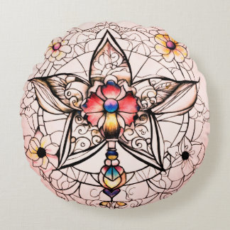 Kindertattoo Kunst mit sauberen Linien Rundes Kissen