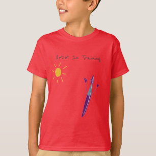Kinderwerk auf dem T - Shirt eines Jungen
