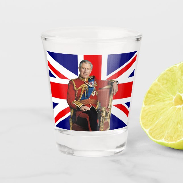 King Charles Patriotic British Christmas Schnapsglas (Vorderseite)