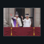 King Charles Queen Camilla Balkonkoronationstag Postkarte<br><div class="desc">König Charles III. und Königin Camilla winkten am Tag der Krönung am 6. Mai 2023 auf dem Buckingham Palace Balkon</div>