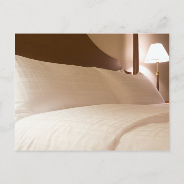 King Size Bett im Zimmer mit Suite Postkarte (Vorderseite)