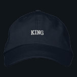 KING Text Premium Stift für die Farbe der Navy Roy Bestickte Baseballkappe<br><div class="desc">Mit "King" bestickt,  fügt diese Marinekappe Ihrem Stil eine Touch Königtum hinzu. Er ist aus Premium-Baumwolle gefertigt und bietet eine komfortable Passform mit einem verstellbaren Gurtband.</div>