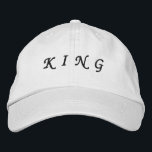 KING-Text Weiße schwarze Farbe Atemberaubend Ausse Bestickte Baseballkappe<br><div class="desc">KING Text Weiße Farbe Schwarzer Text Atemberaubend Aussehen bestickte Baseballkappe oder Hut. Ein bestickter Hut ist eine Art von Kopfbekleidung, die mit Zierdesigns oder -mustern mit Nadel und Faden dekoriert wurde. Ein bestickter Hut ist ein stilvolles und auffälliges Accessoire, das Funktionalität und Mode kombiniert. Mit diesem Hut/Cap können Sie den...</div>