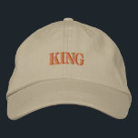 "King" von Style Khaki, anpassbarer Hut<br><div class="desc">Mit dieser Khaki-Kappe kann man sich mit einer auffälligen "King"-Stickerei in Gold ausdrücken.</div>