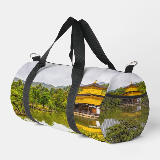 Kinkaku-ji oder Goldener Pavillon und Teich, Kyoto Duffle Bag (Rechte Ecke)