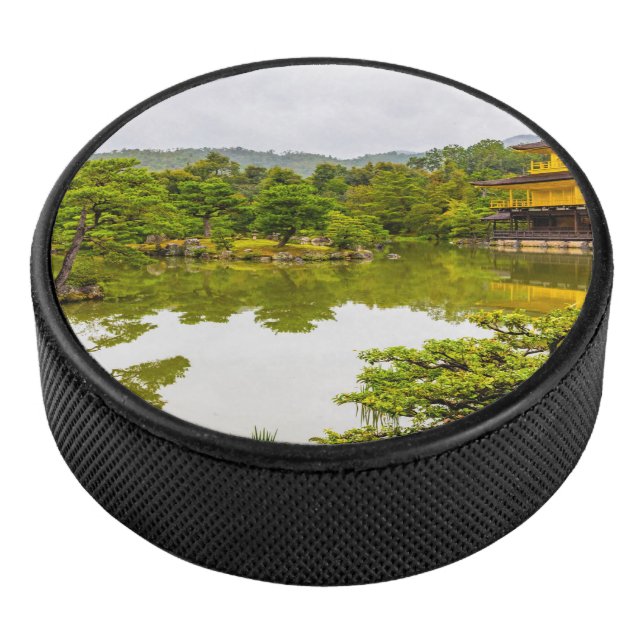 Kinkaku-ji oder Goldener Pavillon und Teich, Kyoto Eishockey Puck (3/4)