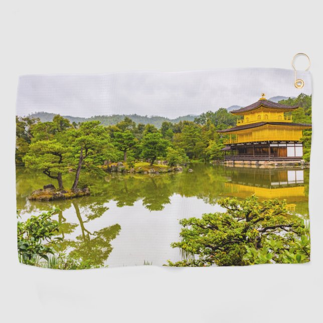 Kinkaku-ji oder Goldener Pavillon und Teich, Kyoto Golfhandtuch (Horizontal)
