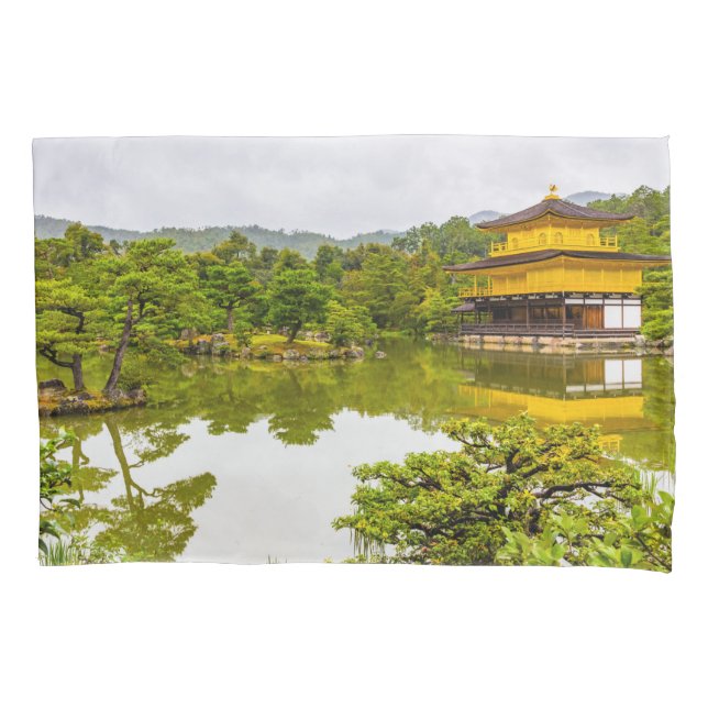 Kinkaku-ji oder Goldener Pavillon und Teich, Kyoto Kissenbezug (Vorderseite)
