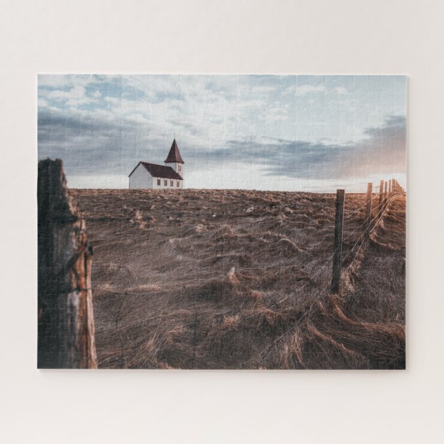 Kirche Gebäude & Hay Feld während Sonnenuntergang Puzzle (Horizontal)