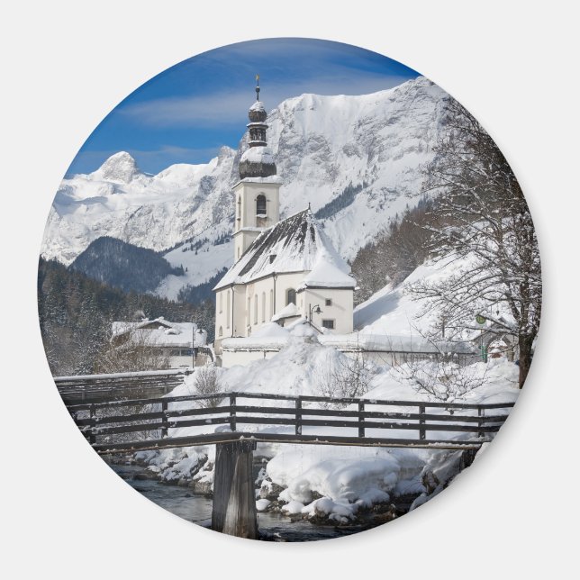 Kirche im Schnee mit den Alpen Magnet (Vorne)