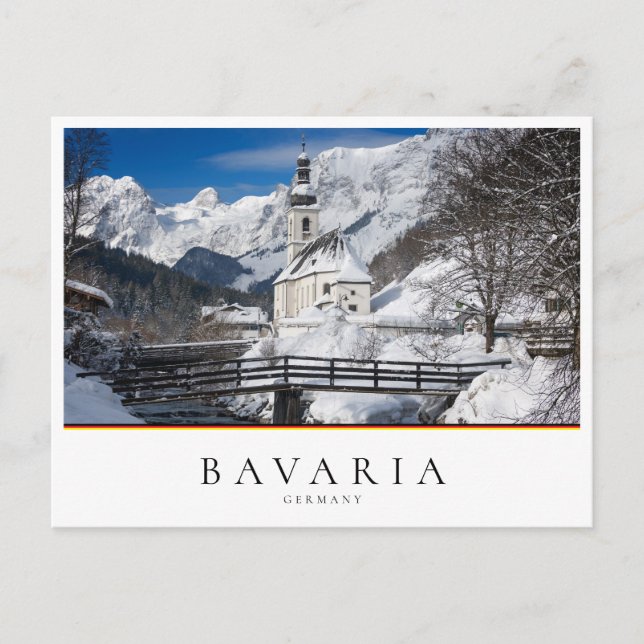Kirche im Schnee mit den Alpen Postkarte (Vorderseite)