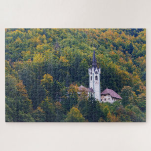 Kirche in einem Regenwald in Slowenien Puzzle