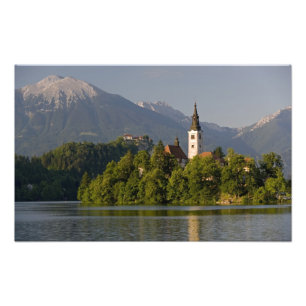 Kirche Mariä Himmelfahrt auf einer Insel im See Fotodruck
