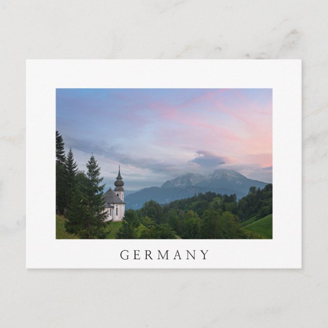 Kirche mit den Alpen Berge bei Sonnenuntergang Postkarte (Vorderseite)