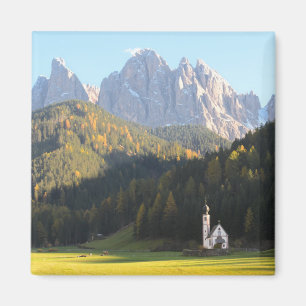 Kirche mit Dolomitgebirgsquadratmagneten Magnet