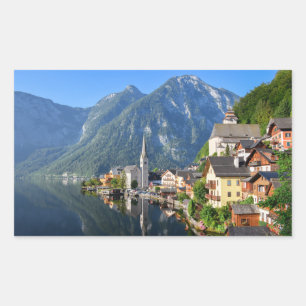 Kirche und Dorf Hallstatt, Österreich mit Alpen Rechteckiger Aufkleber