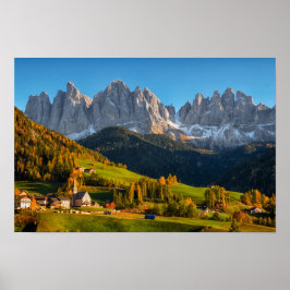 Kirche und Dorf mit Berglandschaft Poster
