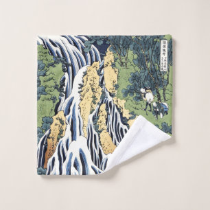 Kirifuri-Wasserfall in der Nähe des Berges Kurokam Waschlappen