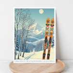 Kirkwood California Skiurlaub Postcard Postkarte<br><div class="desc">Hallo aus den schneebedeckten Bergen von Kirkwood,  Kalifornien! Wir hoffen,  dass Sie einen wunderschönen Skiurlaub haben. Diese Postkarte zeigt eine wunderschöne,  blau-graue Berglandschaft mit Retro-Skischulen in orangefarbenem Stammesmuster. Alle Textsätze können an Ihren Anzug angepasst werden!</div>