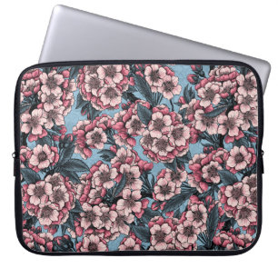 Kirschblüte in Rosa und Blau Laptopschutzhülle