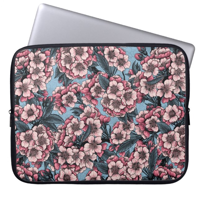 Kirschblüte in Rosa und Blau Laptopschutzhülle (Vorderseite)