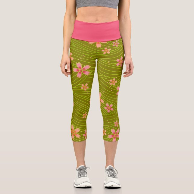 Kirschblüten auf Grün Capri Leggings (Vorderseite)