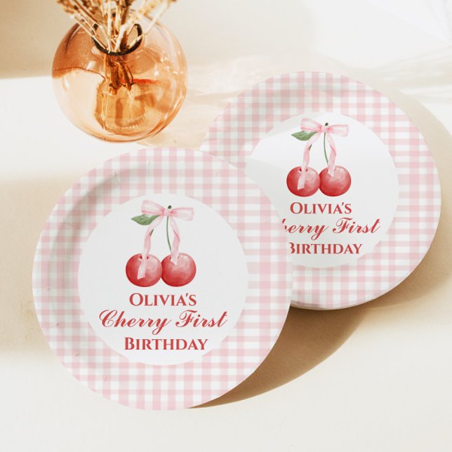 Kirsche erster Geburtstag Rosa Schleife Gingham Pappteller (Von Creator hochgeladen)