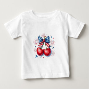 Kirsche mit kokettem Bogen 4. Juli Amerikanisch Baby T-shirt