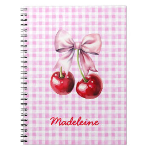 Kirsche mit süßem rosa Schleifchen auf Gingham mit Notizblock