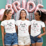 Kiss die Miss Goodbye Junggeselinnen-Abschied T-Shirt<br><div class="desc">Diese lustigen und koketten Bachelorette-Wochenende Party-Shirts sind perfekt für jeden Braut und Brautparty, der den bevorstehenden großen Tag feiert! Der T - Shirt enthält eine Auswahl von rosa Lippen mit den Worten "Kiss the Miss Goodbye", den Namen der Braut und das Datum. Es ist perfekt für jeden Junggeselinnen-Abschied, wenn Party...</div>