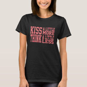 Kiss ein bisschen mehr denken Sie weniger T-Shirt