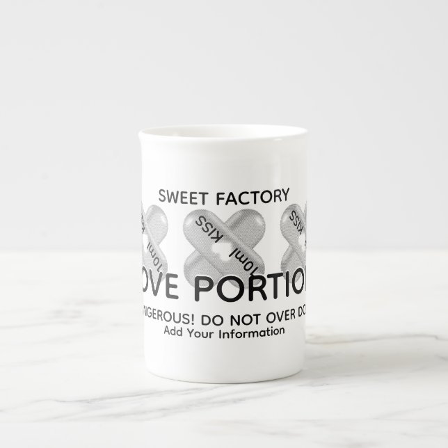 KISS KISS KISS shop Prozellantasse (Vorderseite)